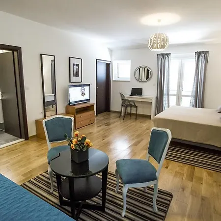 Margarita Πανσιόν 4*