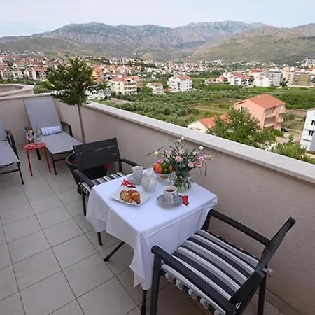 Margarita Πανσιόν 4*